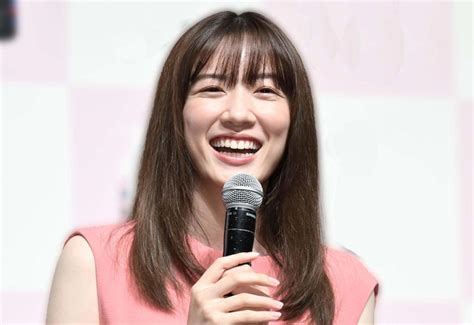 永野芽郁 尻|永野芽郁、ミニトップスで大胆肌見せ「貴重すぎる芽郁ちゃんの。